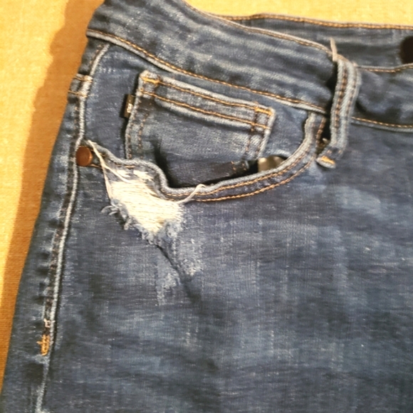 Judy Blue High-Rise Jean Capris Med Wash Denim With Factory Distressing Sz 15/31 - Picture 4 of 12